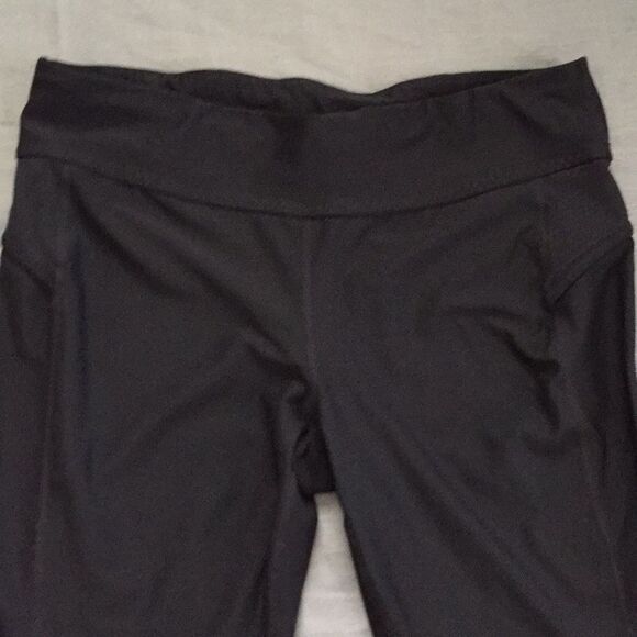 Black Compression Capris Sz Medium - Picture 2 of 6